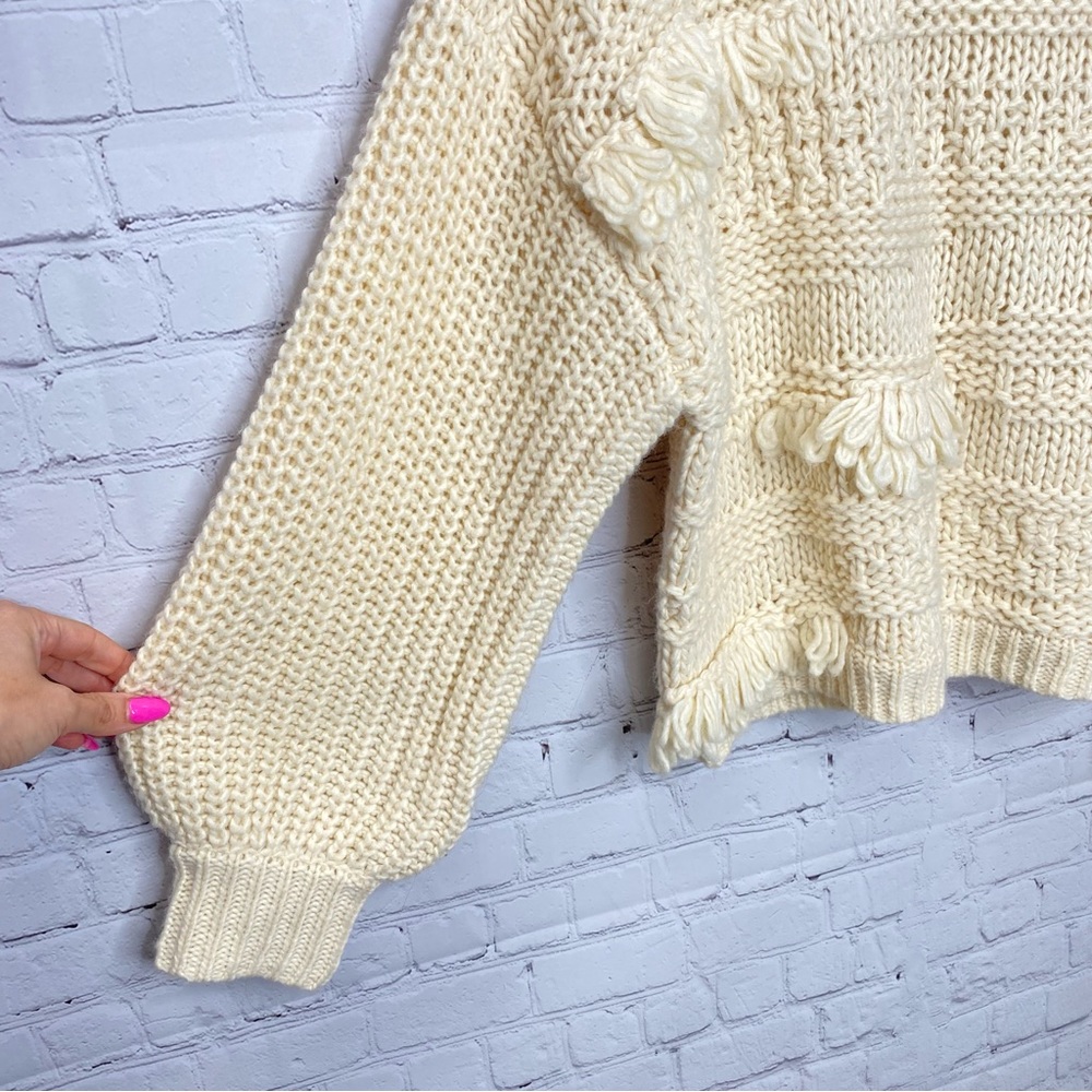 Universal Thread Chunky Fringe Sweater Large - Picture 7 of 11